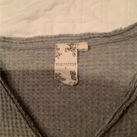 Blu-pepper grey button up and can tie bottom loose fit waffle knit Henley small - Picture 2 of 8